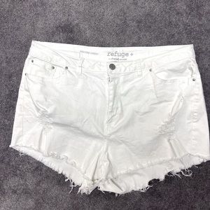 Refugee White Stretchy Shorts Size 18!